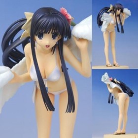 YUKI KUSAKABE EN BIKINI - FIGURA ESTATUA